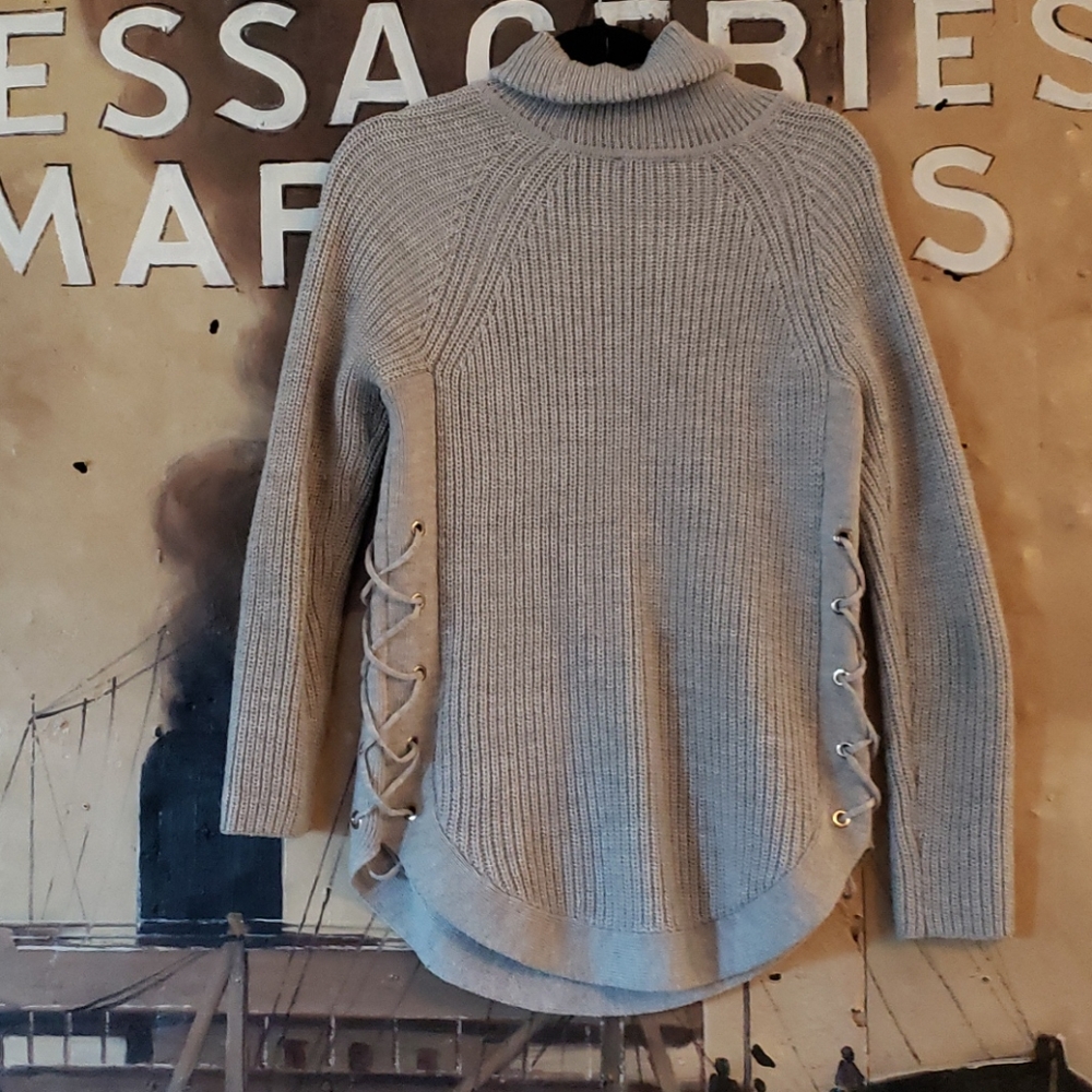 Dynamite Sweater - Picture 2 of 3